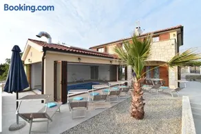 Villa Muskatel KRK -with heated covered pool - Image 1