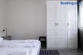 Quiet two-room apartment near the subway and the sea - Image 5