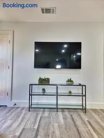 Cozy modern house - Near SXSW and other events - Image 1