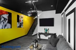 The Black And White Suite - Image 1