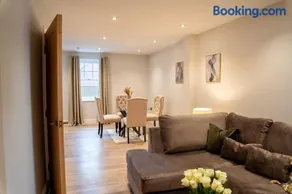 Flat 8-1 BR private parking - Image 3