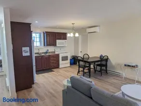 Springhouse Seaside Retreat 2-Bedroom on the Bay - Image 4