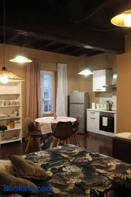 Floriads Apartments Caramel - Image 1