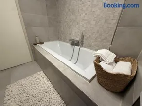 LUXURY Home Axel - Image 2