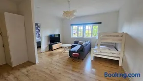 Newly renovated apartment 2026 near beaches - Image 2