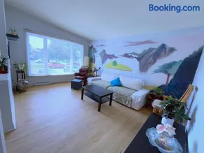 Bright Room near Montreal Fast WiFi - Image 1