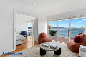 Sandy Bay Beachfront Oasis direct beach access - Image 4