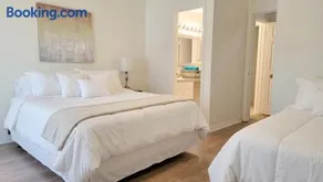 Comfortable Townhome 2BR 1-5BA - Near UF & Shopping Dining - Image 5