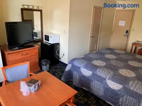 Rumford Motor Inn - Image 3