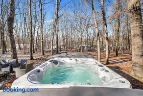 Pocono Home Hot tub Camelback Lake Pool - Image 2