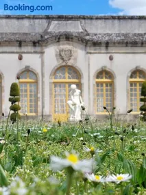 Overnachten in een authentieke kleurrijke pipowagen midden in de Franse campange - Image 2