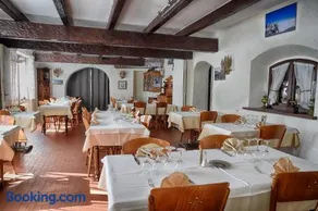 Logis Hôtel Restaurant Le Col de l'Arc - Image 3