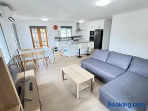 3 Bedrooms in Entire Upstairs Level in Bray Park - Image 2