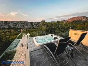 Summer House Nika with Jacuzzi - Image 1