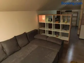 Comfy Attic Near the Airport - Full - Image 3