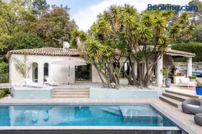 Villa de Luxe | Jardin & Piscine à Débordement - Image 2