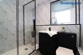 Modern 2 Bedroom Cottage Flat - Image 5