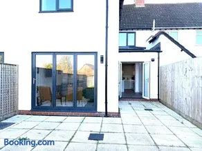 Spacious & Stunning 5 Bed Cheltenham Home - Image 5