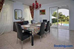 Seafront 3 bedroom villa Medea with private pool and garden. - Image 3