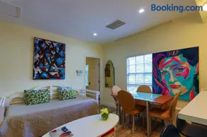 Artful 3BR Oasis in Little Haiti, Miami - Image 2