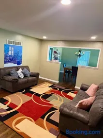 Cozy Family House 5 mins From Chiefs & Royals Stadium - Image 5