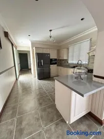 Hanberry Luxury Cottage - Image 4