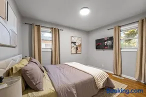 Joliet Cozy Oasis 4BR - Image 5