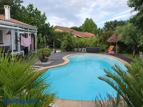 Chalet Cosy climatisé, piscine, terrasse et jardin privè - Image 1