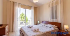Villa Albina - Elegant 3BR Retreat with Private Pool near Coral Bay - Image 4