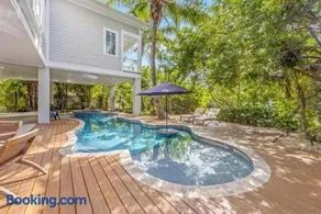 A Shore Thing: On Canal! Pool Spa! Rooftop Deck by Anna Maria Life Vacation Rentals - Image 2