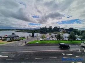 Waterfront View Apartment - Image 2