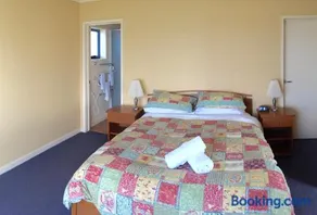 Horizons Beachfront Apartment - Image 5
