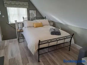 Suffolk View Apartment - Image 2