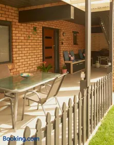 GOLDFIELDS STUDIO APARTMENT, Beaconsfield - Fully Self-contained, air-conditioning - Image 2