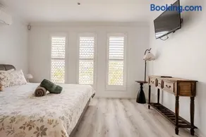 Victoria Point Private Residential Room with Private Bathroom - Image 2