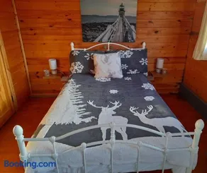 Delightful Studio Log Cabin - Image 3