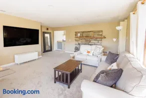 Lakeview Haven House - Image 2
