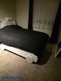 Literally just an ordinary bachelors pad - Image 3