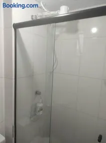 AP COMPLETO, com Internet rápida e Ar condicionado, fácil acesso ao centro e Porto de Paranaguá - Image 4