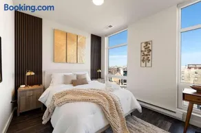 Luxury 2BD-2BA View-Gym-Rooftop - Image 4
