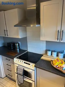 Fantastic full 3 bedroom modern apartment - Image 2