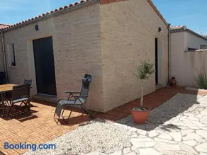 Charming new house with terrace and parking - Image 2