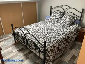 Chambre meublée dans une maison - Image 1