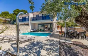 Beautiful Home In Fazana - Image 1