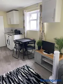 Spacious one bedroom Self Contain with toilet and bath - Image 3