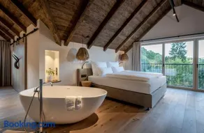 Julianhof Premium Guesthouse & Spa - Image 4