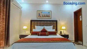 Hotel Gulberg Grand - Image 3