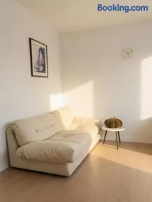 Modern Cozy Suite with AC near Metrotown Burnaby - Image 3