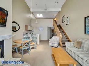 347 Edgewater Inn - Image 2