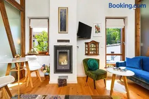 Old Town 2BR Spacious House with Private Garden and Free Parking - Image 1